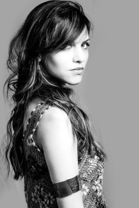 Garota em preto e branco