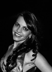 Garota em preto e branco